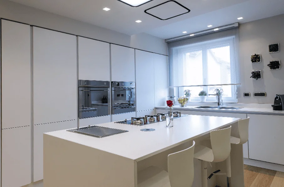 Instalación de acabados y mejoras en vivienda reformada