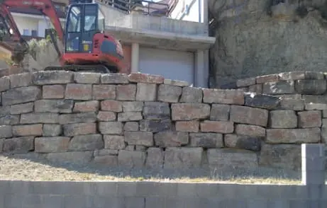 Colocación de rocalla en terreno para construcción en Barcelona Colocación de rocalla en terreno para construcción en Barcelona