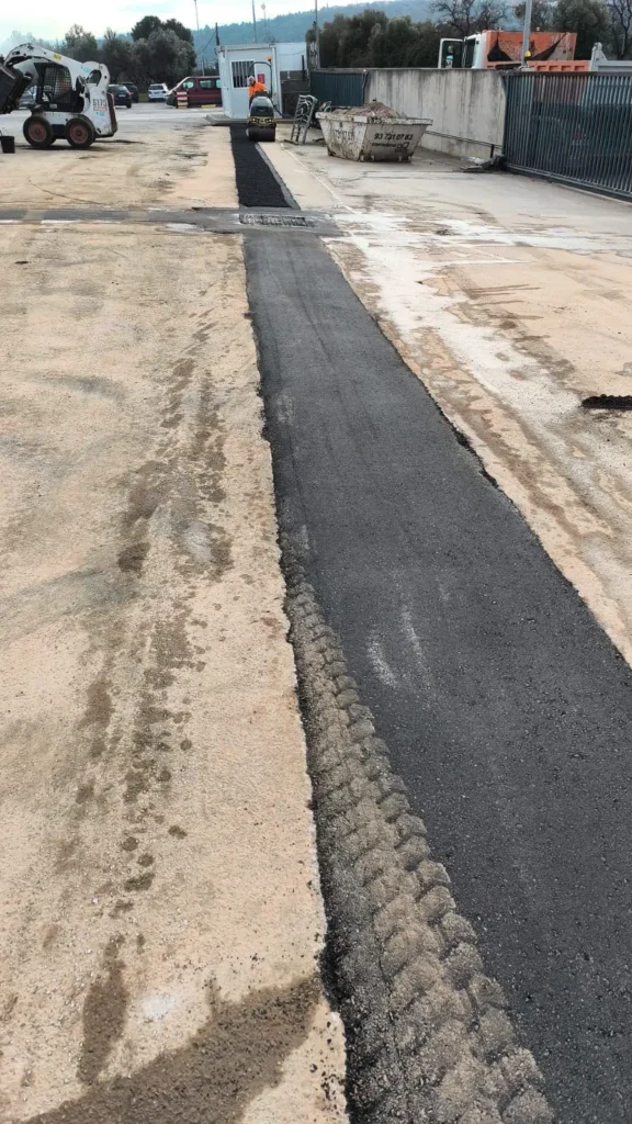 Equipo profesional preparando la base de construcción